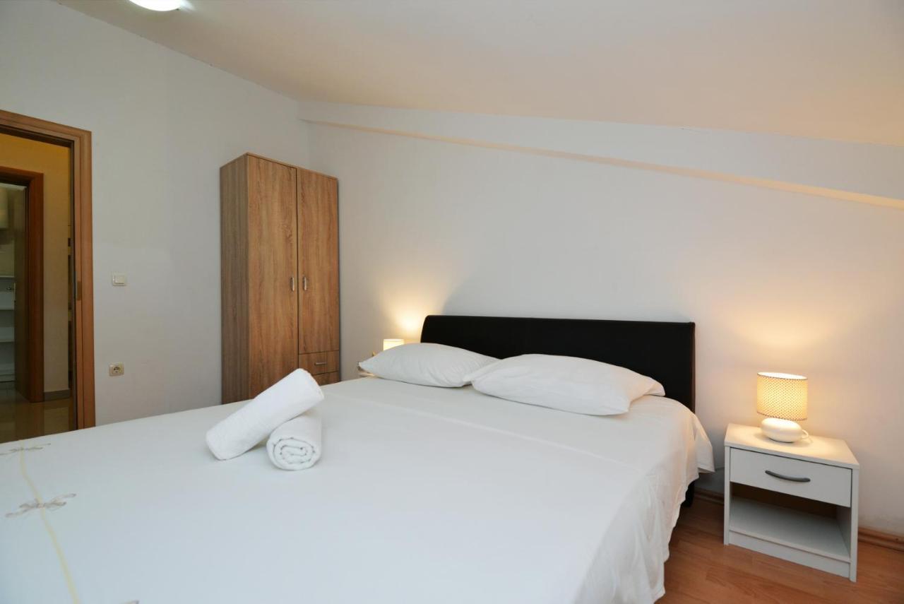 Apartma Vedrana, *