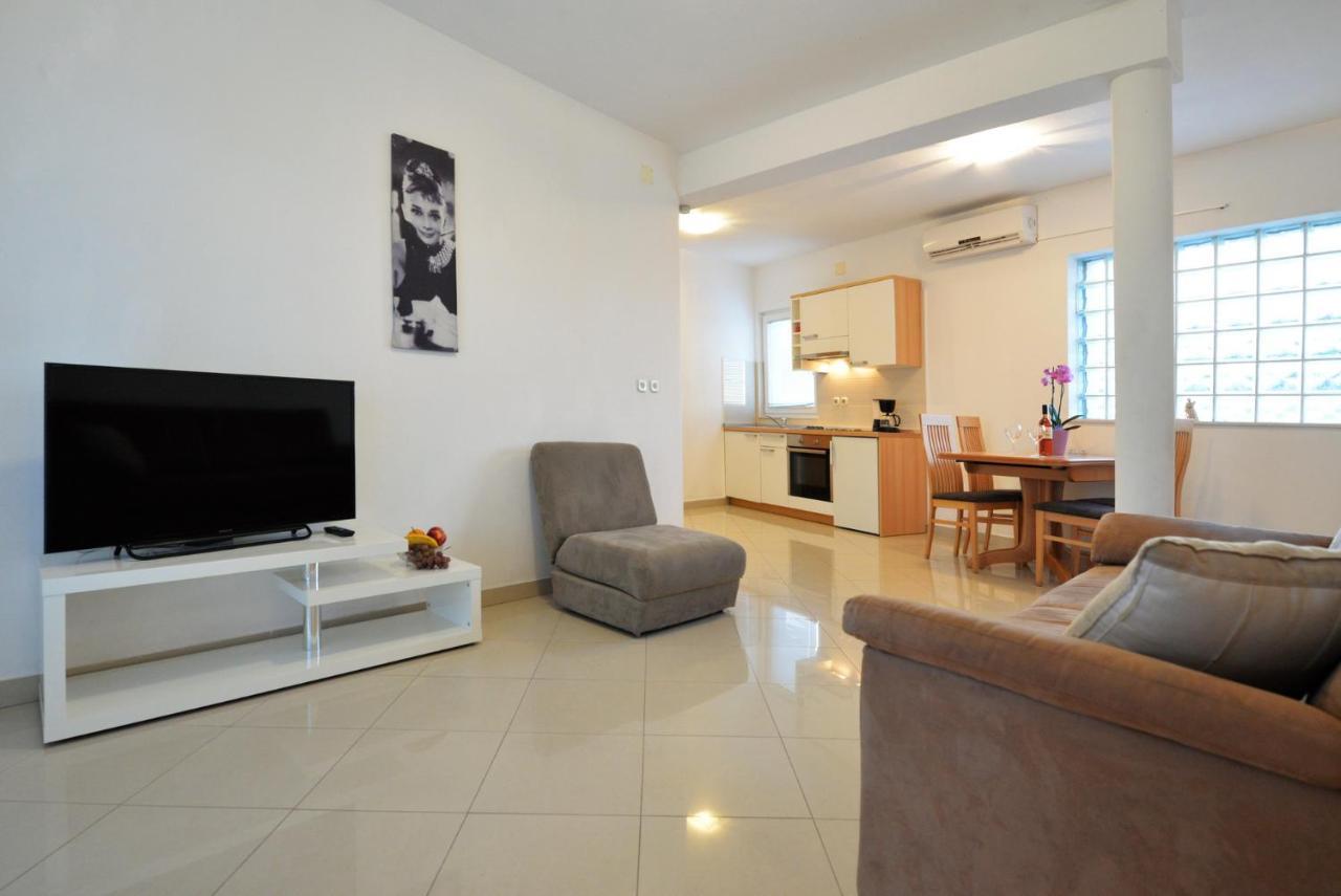 Apartma Vedrana, Murter