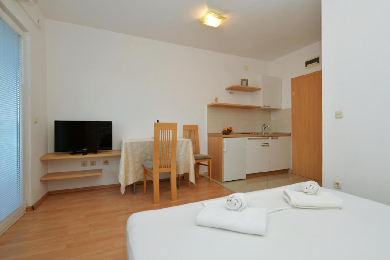 Vedrana, Apartma