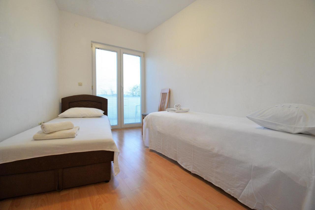 Vedrana, Apartma