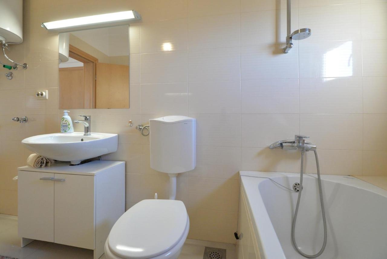 Apartma Vedrana, Murter