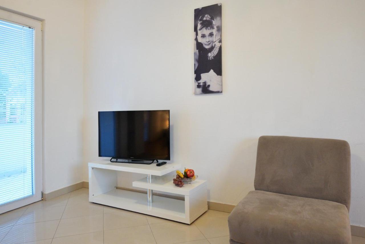 Apartma Vedrana, Murter