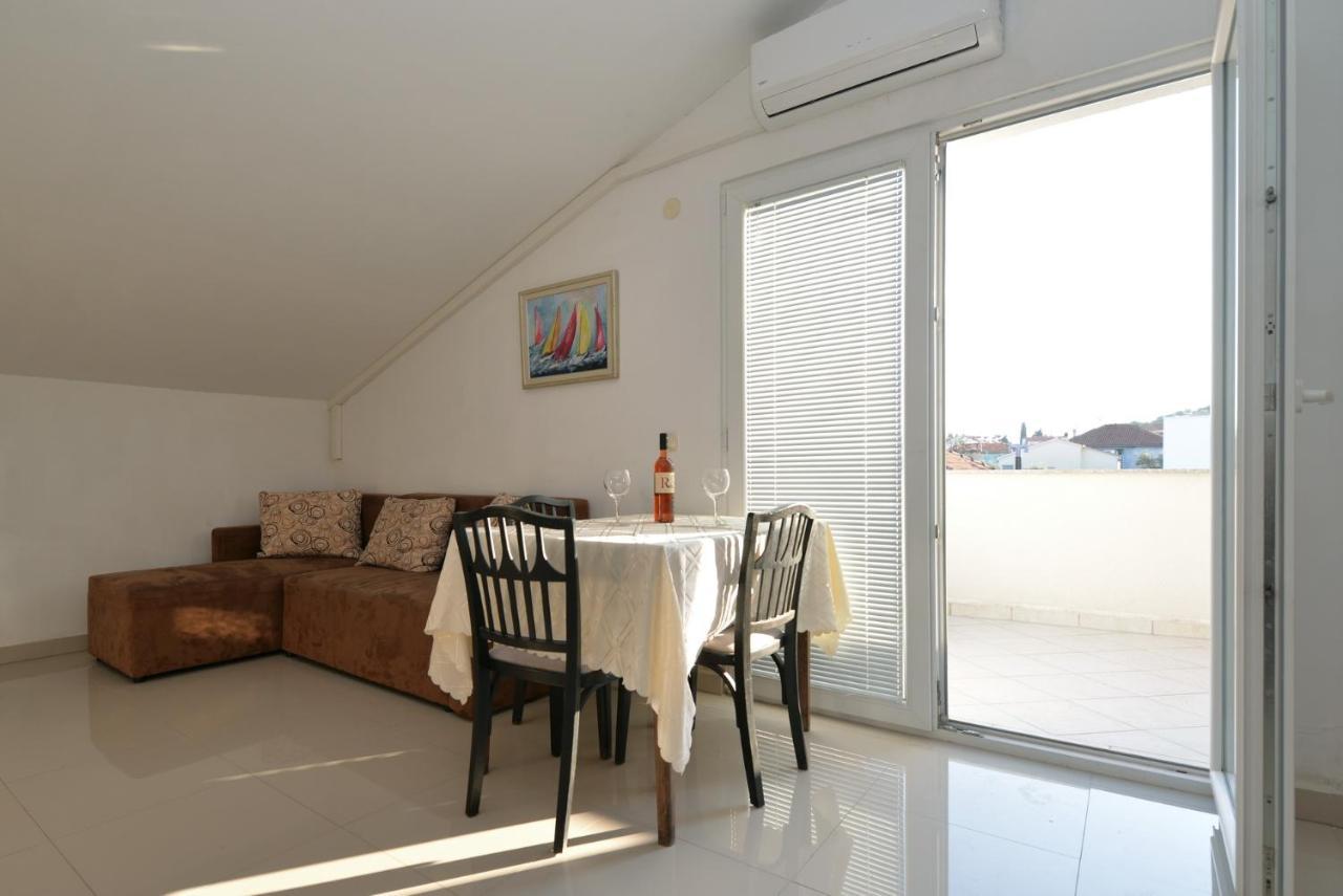 Apartma Vedrana, Murter