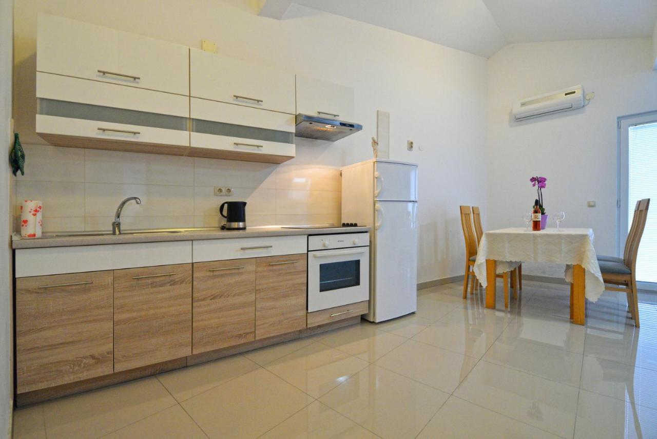 Apartma Vedrana, Murter
